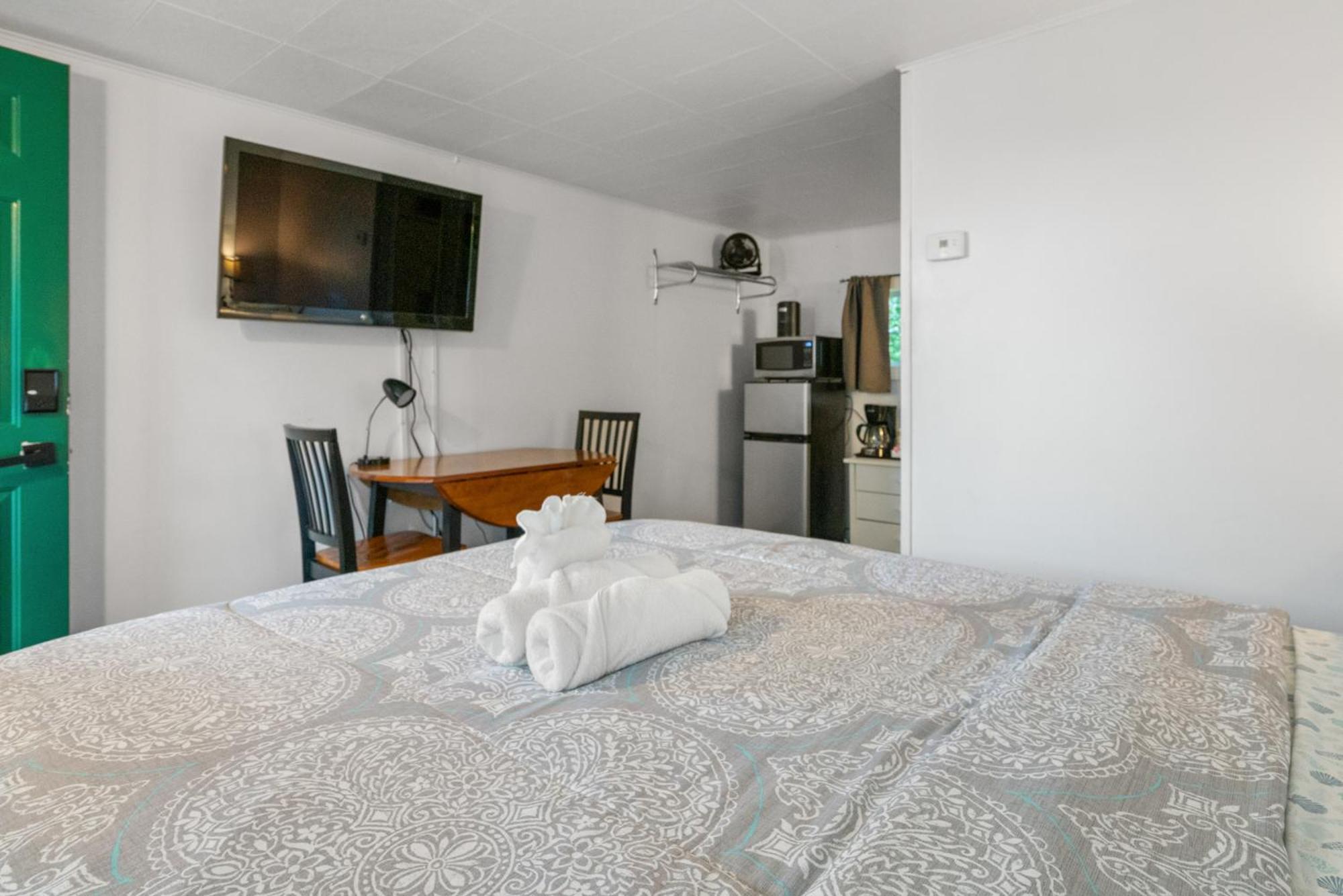 Motel South Arm Retreats East Jordan Zewnętrze zdjęcie