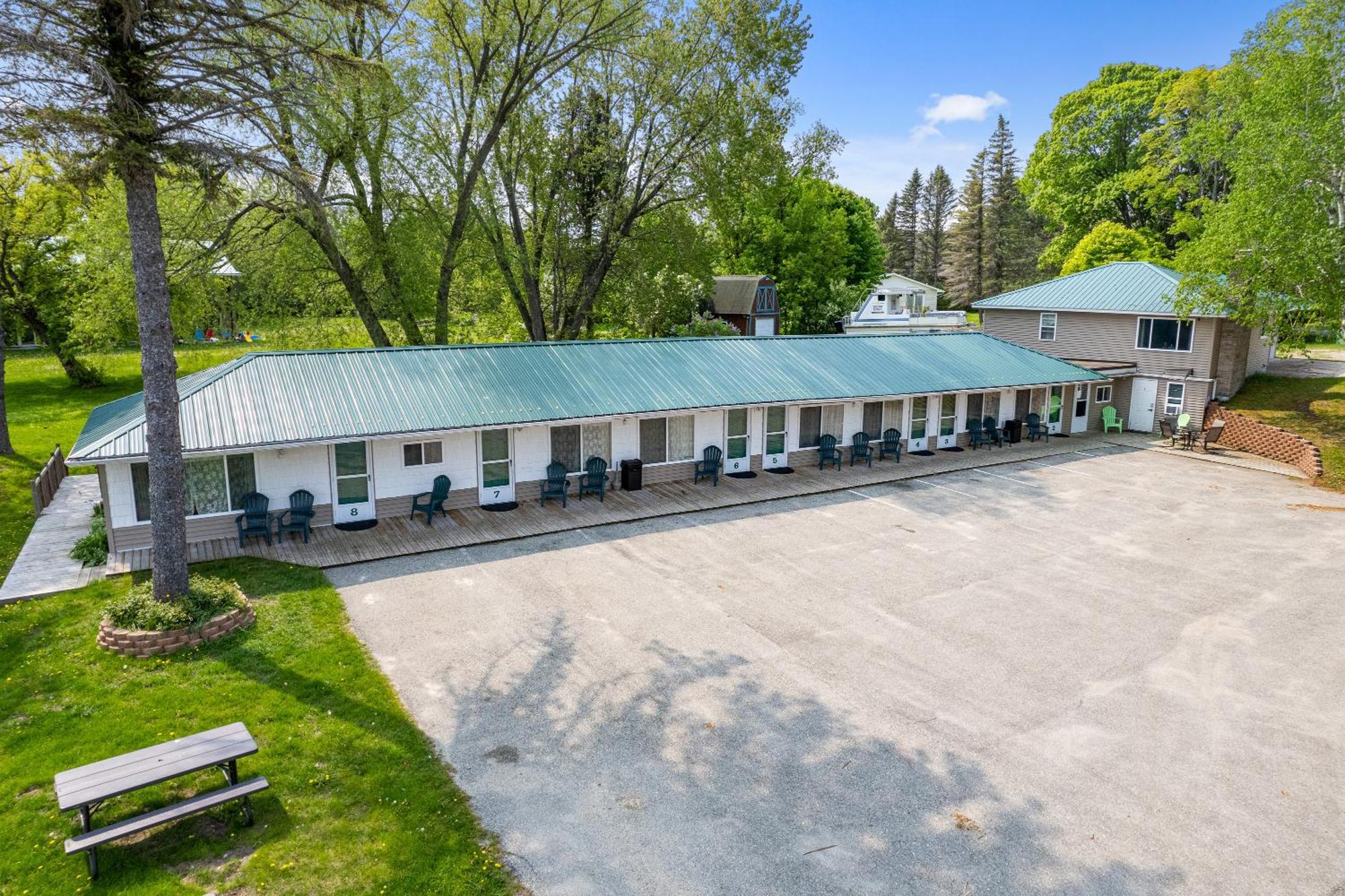 Motel South Arm Retreats East Jordan Zewnętrze zdjęcie
