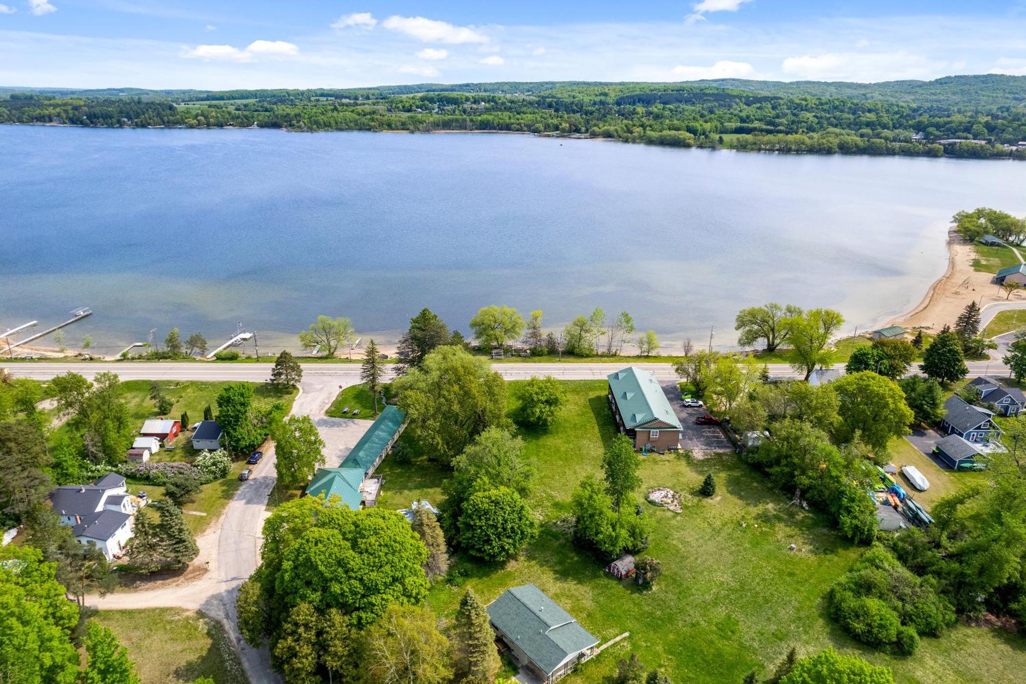 Motel South Arm Retreats East Jordan Zewnętrze zdjęcie